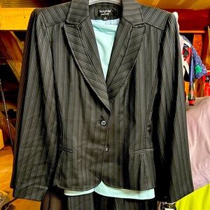 Signature Larry Levine 3-piece suit